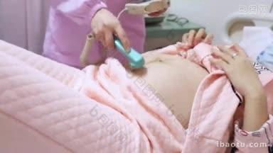 4K实拍护士给孕妇测胎压